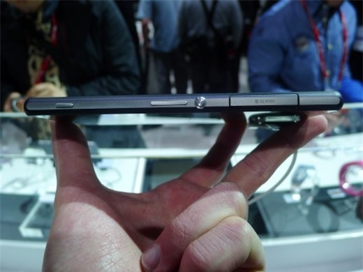 Cận cảnh Sony Xperia Z2 - Sắc sảo đến từng chi tiết - 3 Về phần cứng: