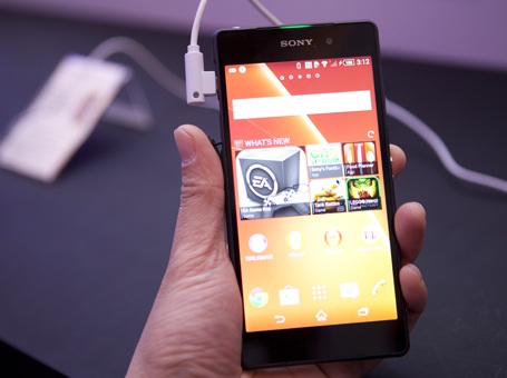 Sony giới thiệu loạt sản phẩm mới tại sự kiện Jakarta - 7 Điện thoại Z2 phiên bản trắng và đen