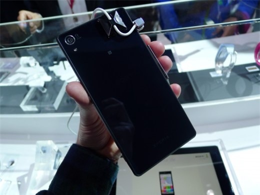 Cận cảnh Sony Xperia Z2 - Sắc sảo đến từng chi tiết - 9 Nguyễn Nguyễn