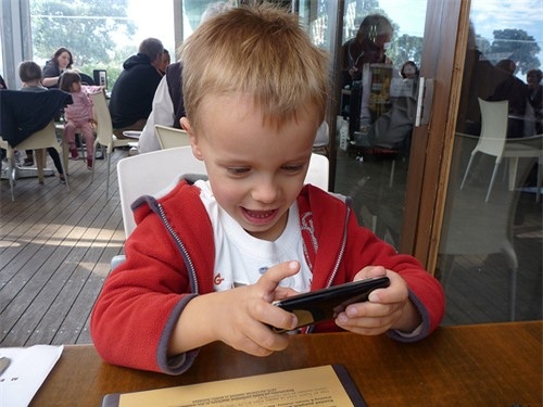 Việc các bậc cha mẹ hạn chế hình thức trả tiền trong