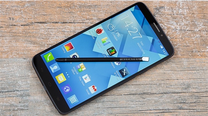 Những smartphone có thời lượng pin "khủng" nhất hiện nay - 3 Với dung lượng pin tương đương với chiếc phablet