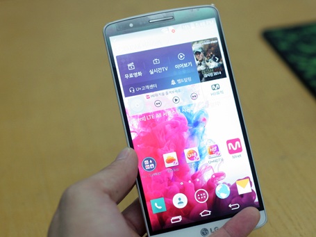 Màn hình sáng rực rỡ, được đánh giá là màn hình điện thoại sắc nét nhất hiện nay