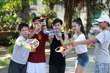 Bắn đĩa bay TOSY là trò chơi vận động an toàn và lành mạnh