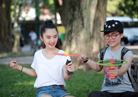 Hay vui chơi chỉ 2 người bạn…