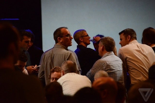 CEO Tim Cook đã xuất hiện.