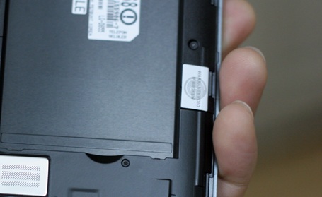 Đánh giá chi tiết smartphone LG G3 tại Việt Nam - 4 Tem VOID trong thân máy