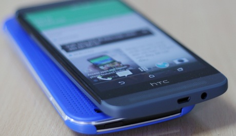 Cổng sạc và cắm tai nghe phía dưới