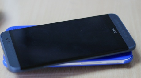 Cổng sạc và cắm tai nghe phía dưới