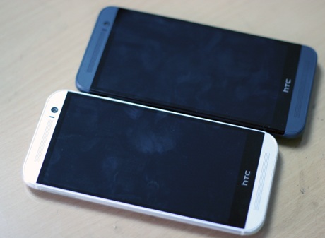 So sánh HTC M8 (màu trắng) và E8