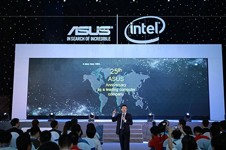 Đồng hồ ZenWatch bất ngờ xuất hiện tại triển lãm Asus Expo 2014 - 1 Bảo Khánh