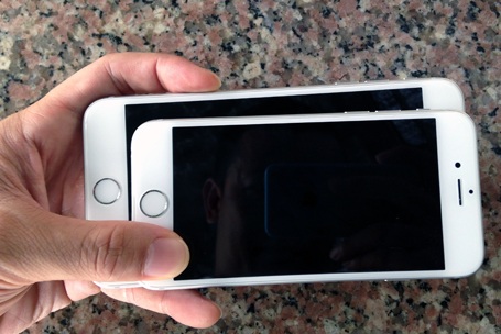 Những "hàng khủng" sẽ ra mắt trong nửa cuối năm 2015 - 3 PV Dân trí với cặp đôi iPhone 6 và 6 Plus đầu tiên tại Việt Nam