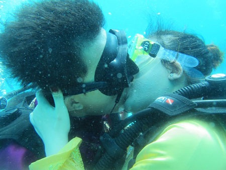 Nha Trang: 10 cặp đôi cùng cưới... dưới nước - 9 Nha Trang: 10 cặp đôi cùng cưới... dưới nước - 9
