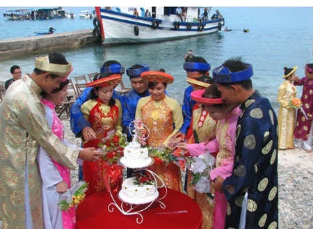 Nha Trang: 10 cặp đôi cùng cưới... dưới nước - 1 Nha Trang: 10 cặp đôi cùng cưới... dưới nước - 1