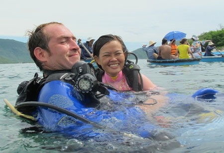 Nha Trang: 10 cặp đôi cùng cưới... dưới nước - 3 Nha Trang: 10 cặp đôi cùng cưới... dưới nước - 3