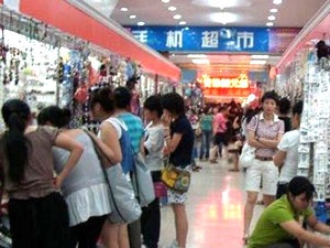 "Cuồng" hàng hiệu, "phô" giàu có - 1