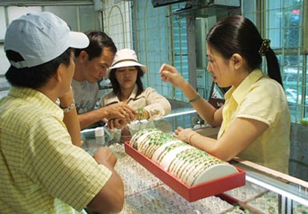 Vàng nữ trang: Mua là “dính chưởng”! - 1