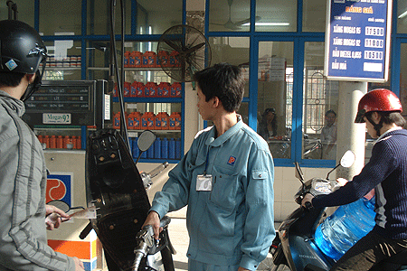 Chiêu “ăn cắp” mới của các cây xăng - 1 Chiêu “ăn cắp” mới của các cây xăng - 1