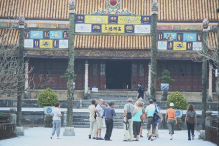  Giảm giá tour thời "bão giá" - 2