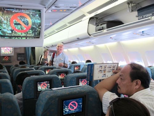 Khi "thượng đế"... quậy trên máy bay - 1