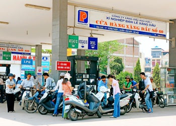 Vẫn tiếp tục rà soát giá xăng dầu - 1 Vẫn tiếp tục rà soát giá xăng dầu - 1