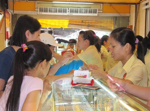 "Loạn" giá vàng ngày chủ nhật - 1 "Loạn" giá vàng ngày chủ nhật - 1