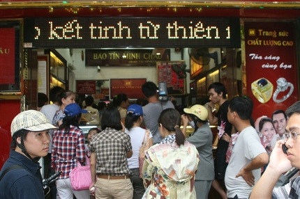 Chuyện giá vàng và tâm lý người Hà Nội, Sài Gòn - 1 Chuyện giá vàng và tâm lý người Hà Nội, Sài Gòn - 1