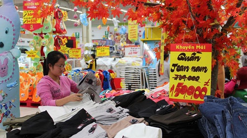 Siêu thị tăng giá ngay trong mùa khuyến mãi - 1