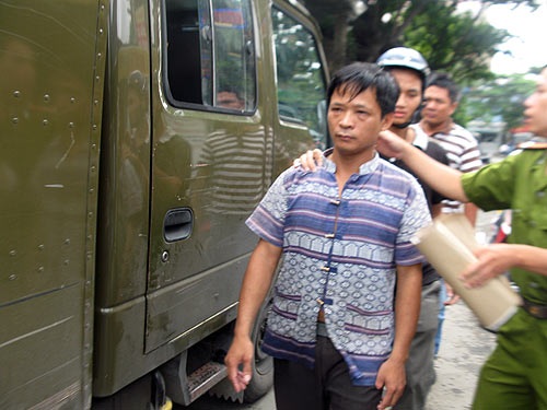 Bắt trộm rồi tra tấn, đòi tiền chuộc - 1