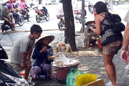 Những gánh hàng rong trên phố Sài Gòn - 1 Những gánh hàng rong trên phố Sài Gòn - 1