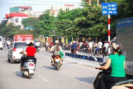 Hà Nội: Đi sai làn đường sẽ bị xử lý nghiêm - 1 Hà Nội: Đi sai làn đường sẽ bị xử lý nghiêm - 1