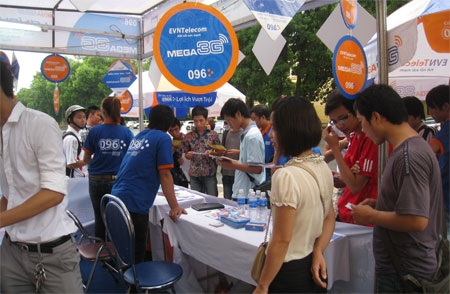 Cuộc đua làm hài lòng các tín đồ Internet  - 2