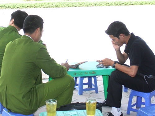 Hà Nội: Phóng viên rượt đuổi cướp như trong phim - 1 Hà Nội: Phóng viên rượt đuổi cướp như trong phim - 1