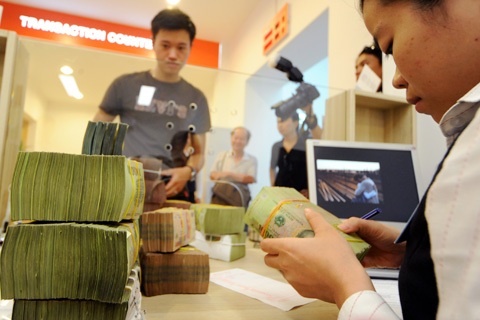 Lãi suất ngân hàng tiếp tục giảm? - 1 Lãi suất ngân hàng tiếp tục giảm? - 1