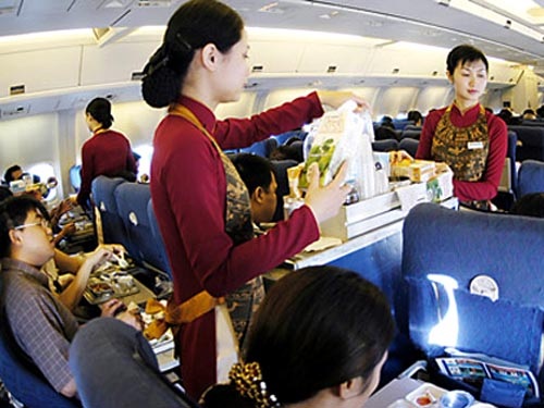 Sĩ quan công an say rượu sàm sỡ tiếp viên Vietnam Airlines - 1 Sĩ quan công an say rượu sàm sỡ tiếp viên Vietnam Airlines - 1