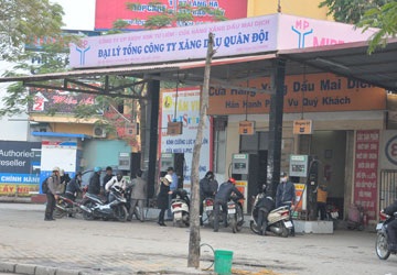 Xăng không đạt chuẩn, đại lý chịu trách nhiệm! - 1 Xăng không đạt chuẩn, đại lý chịu trách nhiệm! - 1