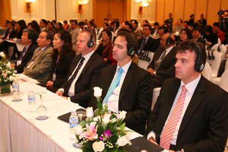 “Doanh nghiệp Việt vẫn sống trong bong bóng xã hội” - 2