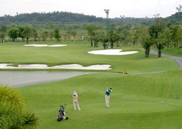 Giá điện, sân golf, tắc đường... lên bàn nghị sự - 1