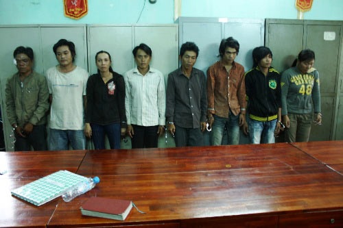 Dàn cảnh đụng xe, móc hơn nửa tỉ đồng - 1 Dàn cảnh đụng xe, móc hơn nửa tỉ đồng - 1