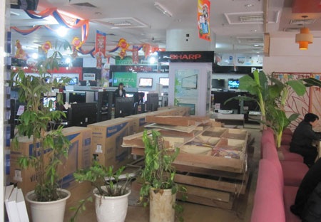 “Chiến sự” leo thang ở trung tâm thương mại Vinaconex Plaza - 6 “Chiến sự” leo thang ở trung tâm thương mại Vinaconex Plaza - 6