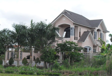 Vụ"quan" đánh cờ 5 tỷ: Bắt tạm giam Phó Chủ nhiệm UBKT Thành ủy Sóc Trăng - 1 Vụ"quan" đánh cờ 5 tỷ: Bắt tạm giam Phó Chủ nhiệm UBKT Thành ủy Sóc Trăng - 1