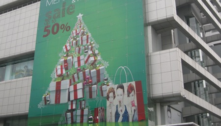 Nhà nhà “tung chiêu”… xả kho, giảm giá - 4