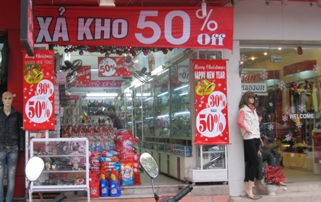 Nhà nhà “tung chiêu”… xả kho, giảm giá - 3