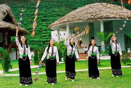 Những kiểu đón Tết kỳ lạ của các dân tộc Việt - 4 Những kiểu đón Tết kỳ lạ của các dân tộc Việt - 4