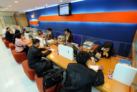 Huy động vốn, ngân hàng đua khuyến mãi - 1