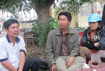 Thôn nữ dại khờ mất đời con gái trong “bữa tiệc thác loạn” - 1 Thôn nữ dại khờ mất đời con gái trong “bữa tiệc thác loạn” - 1