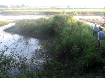 3 nữ sinh chết đuối thương tâm ở bờ sông - 1