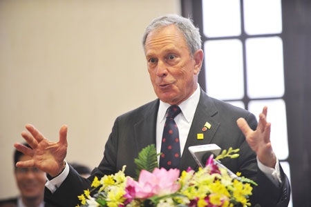 Tỷ phú Bloomberg trong "vòng vây" học trò Hà Nội - 4 Tỷ phú Bloomberg trong vòng vây học trò Hà Nội