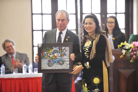 Tỷ phú Bloomberg trong "vòng vây" học trò Hà Nội - 6 Tỷ phú Bloomberg trong vòng vây học trò Hà Nội