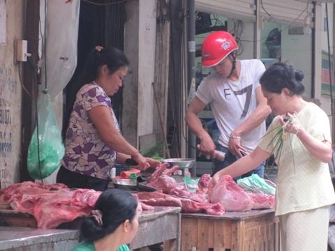 Hàng thịt lợn "qua cơn" khốn đốn - 1 Hàng thịt lợn qua cơn khốn đốn