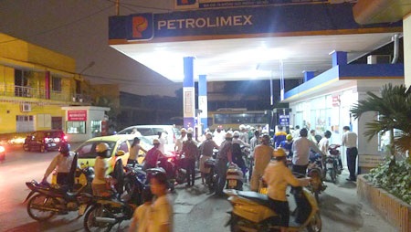 Xăng tăng giá lên 23.800 đồng/lít - 1 Xăng tăng giá lên 23.800 đồng/lít